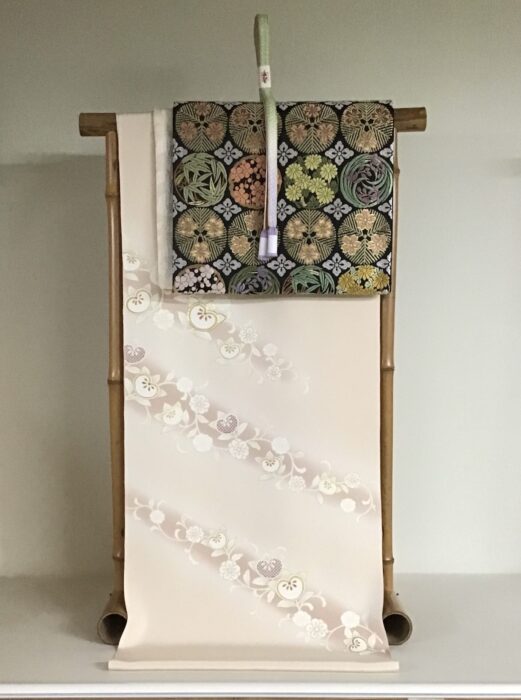 No.1【着物帯】四君子/オリーブグリーン/花柄 四君子柄の帯を合わせて。 -